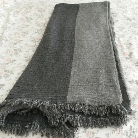 New! Open arm poncho or shoulder wrap, blanket scarf, gray, OSFM, soft - Picture 5 of 5